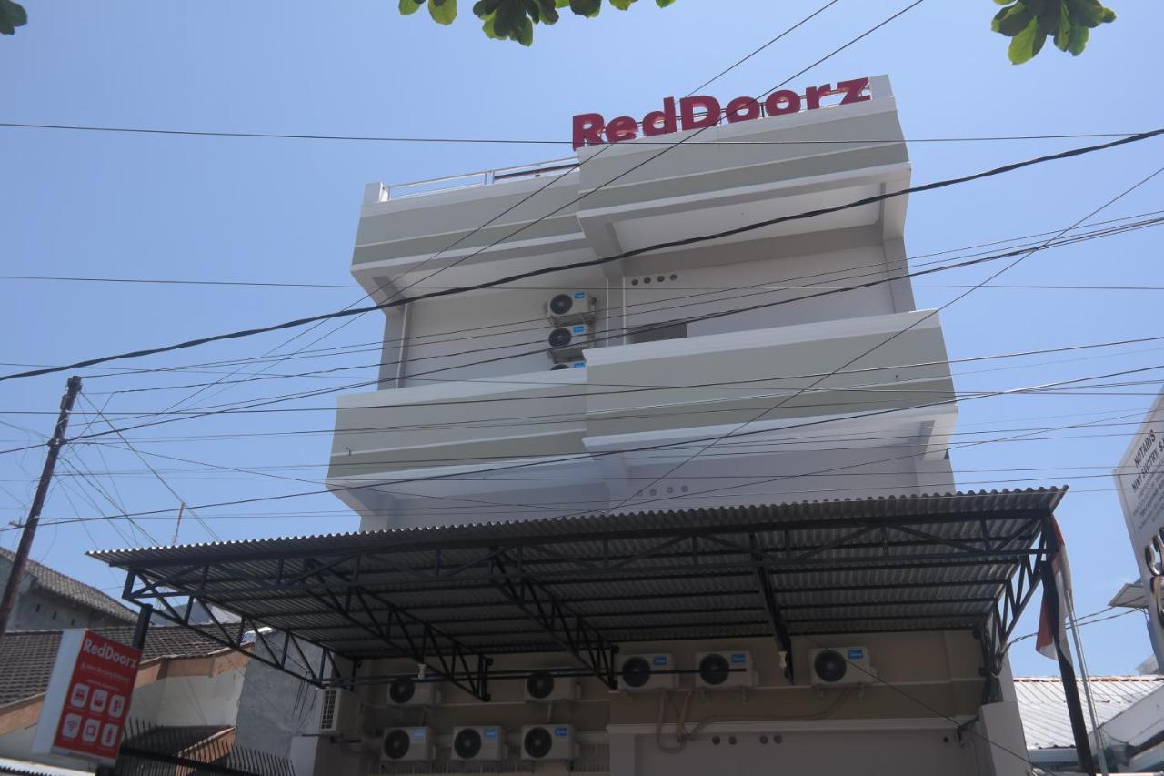 RedDoorz near Mall Ratu Indah 3 Hotel Balangberu Bagian luar foto