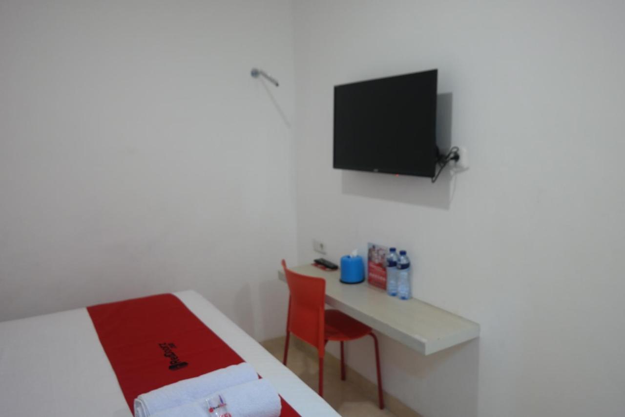 RedDoorz near Mall Ratu Indah 3 Hotel Balangberu Bagian luar foto