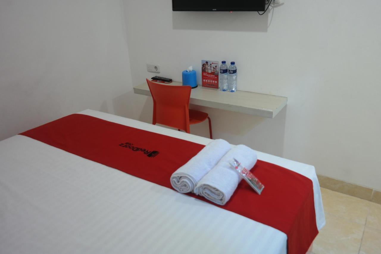 RedDoorz near Mall Ratu Indah 3 Hotel Balangberu Bagian luar foto