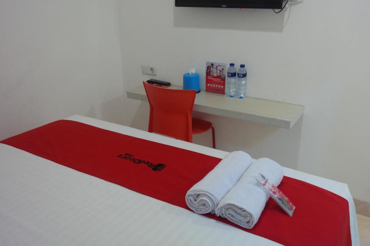 RedDoorz near Mall Ratu Indah 3 Hotel Balangberu Bagian luar foto