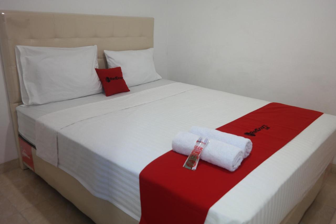 RedDoorz near Mall Ratu Indah 3 Hotel Balangberu Bagian luar foto