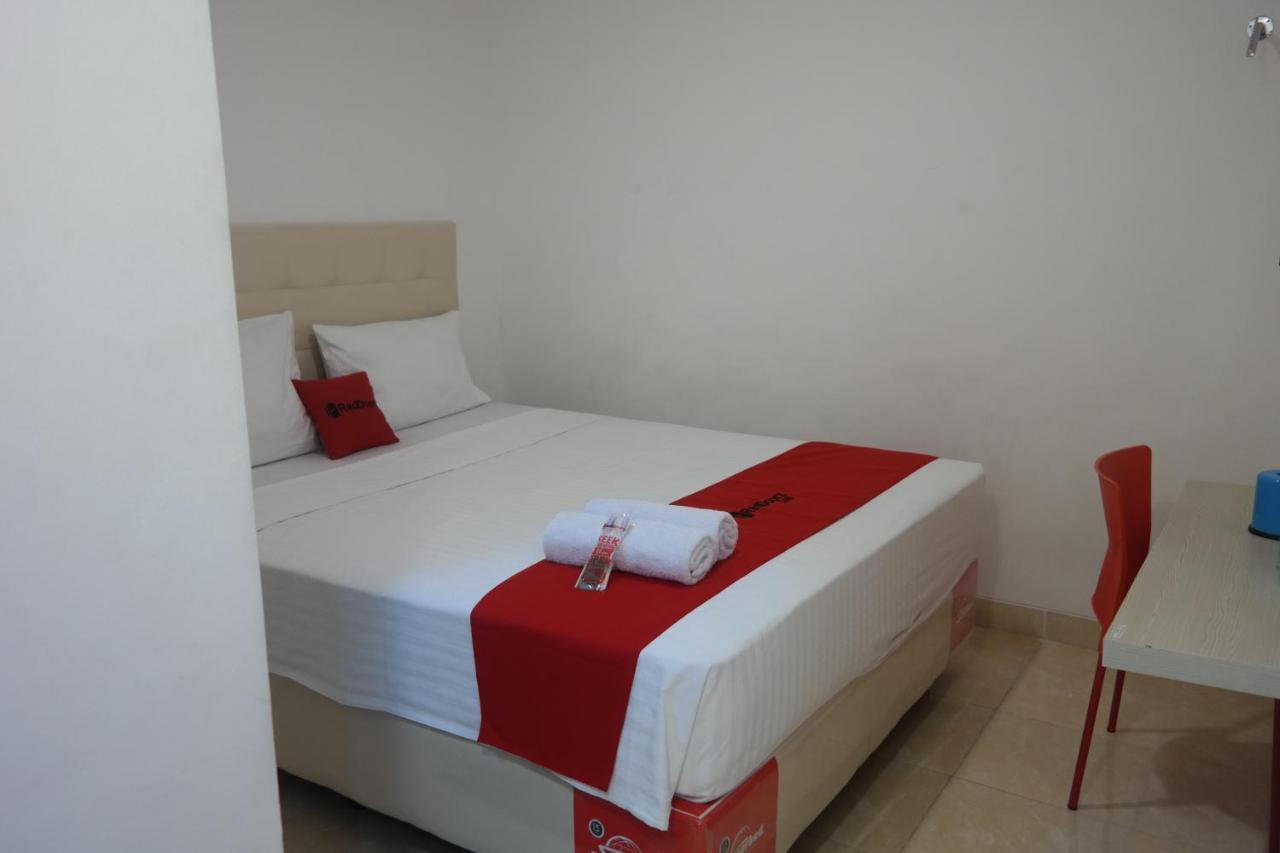 RedDoorz near Mall Ratu Indah 3 Hotel Balangberu Bagian luar foto